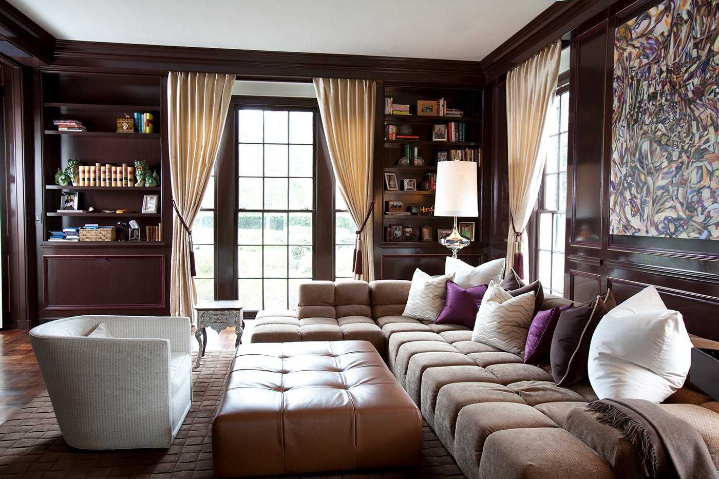 Элегантные коричневые шторы в интерьере: лучшие примеры с фото