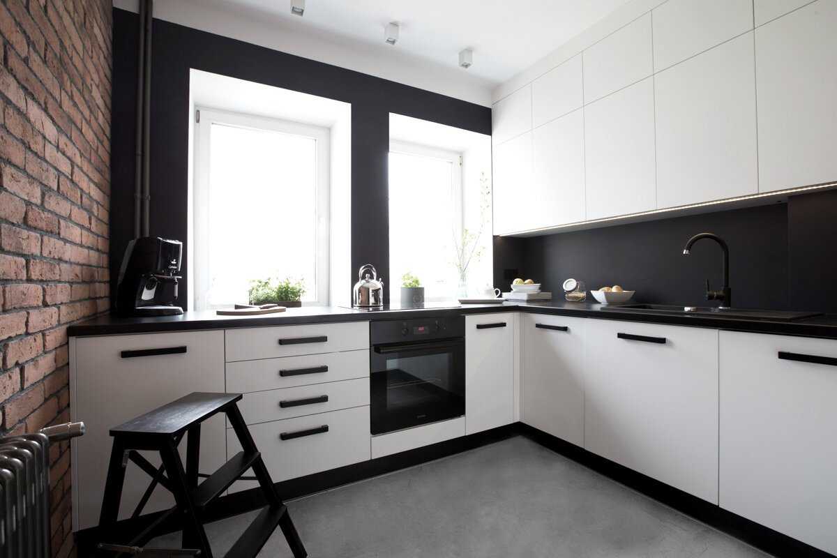 Белая кухня с черной столешницей: идеи дизайна, 60 фото гарнитуров, фартук
