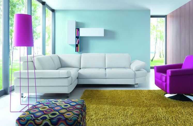 Зеленый диван – красивая, яркая деталь, которая впишется в любое дизайнерское направление Разнообразие свежей природной палитры  позволяет подобрать подходящий тон под особенности помещения Чтобы цвет обивки гармонично вписался в оформление, надо найти пр