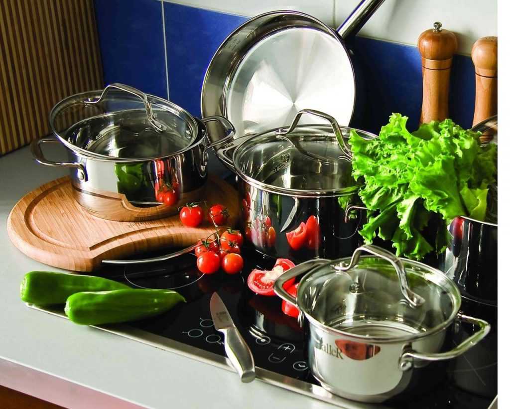Набор посуды на каждый день Оригинальный дизайн, необычные фото, нестандартные идеи для ремонта Раздел: Посуда Датский дизайнер Gry Fager создала коллекцию посуды Mormor для компании Normann Copenhagen Рисунок на посуде напоминает традиционный кухонный те