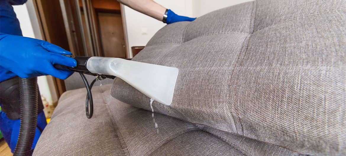Как почистить диван в домашних условиях быстро и эффективно от грязи и запаха