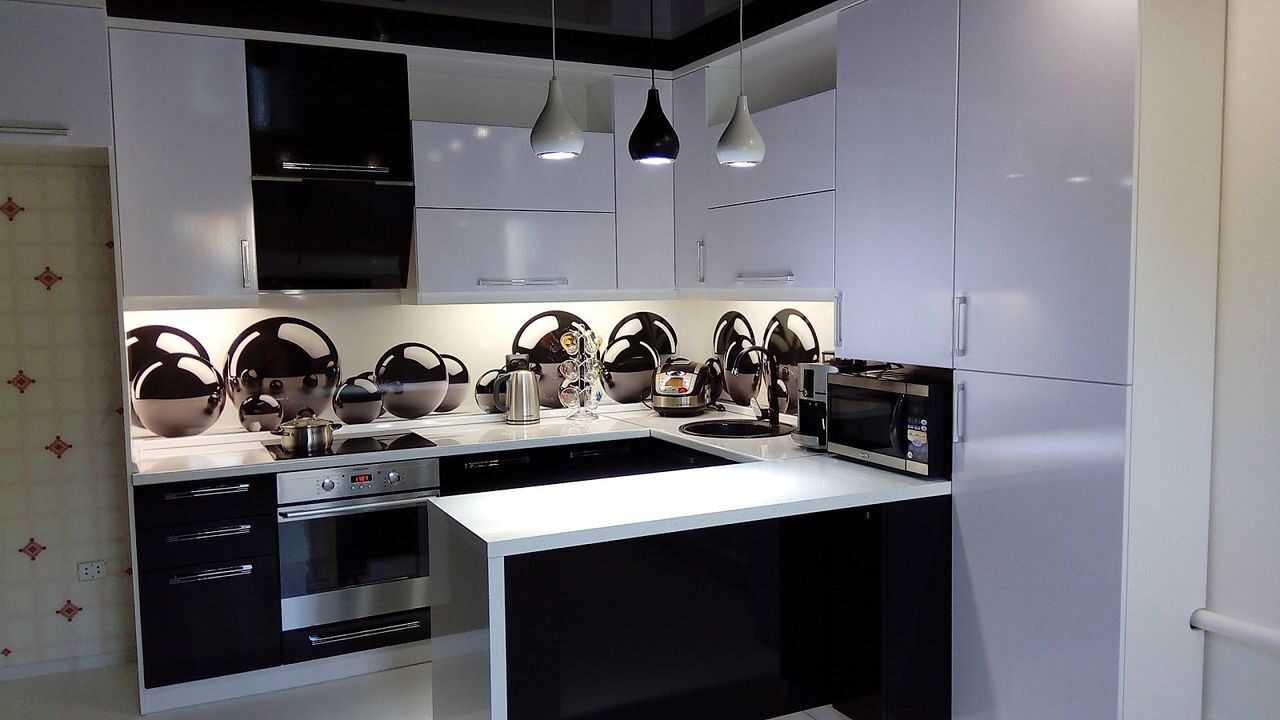 Белая кухня с черной столешницей – бежевая кухня с темной или коричневой столешницей и фартуком (фото)
