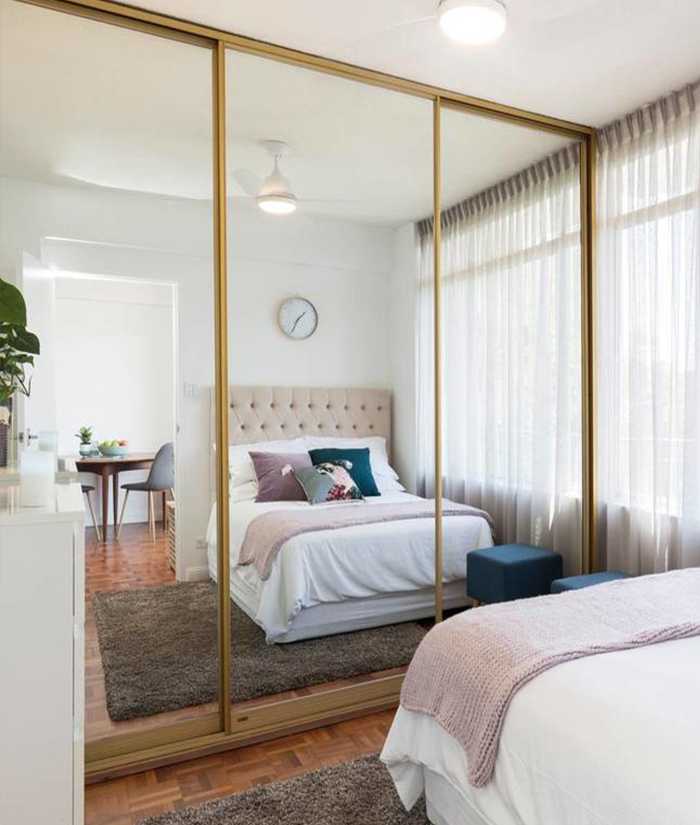 Зеркало в спальне: правила размещения, современный дизайн, фото новинок