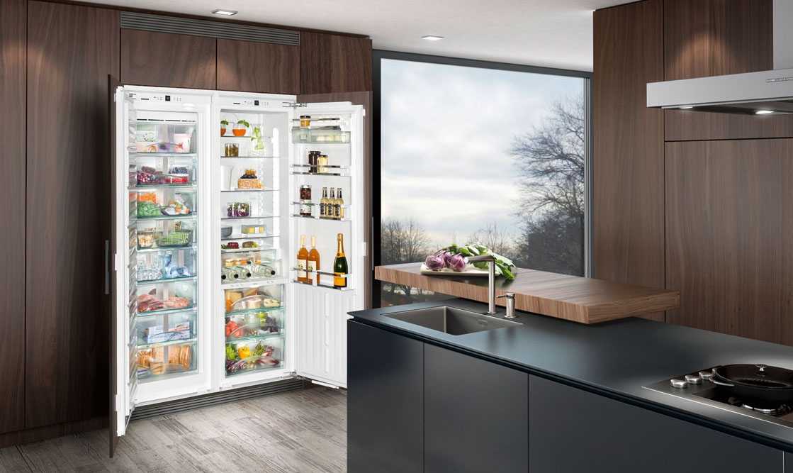 Дизайн кухни с холодильником - размещение и установка холодильника на кухне. варианты дизайна маленьких и больших кухонь. правило “рабочего треугольника” (фото + видео)